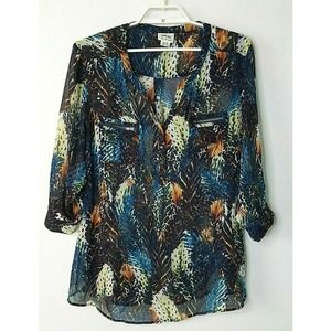 Ariat Top Sheer Button V-Neck Relaxed Fit